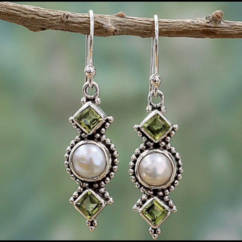 Beautiful Gift Idea - Silver Crystals and Pearl Earrings - Picture 1 of 7